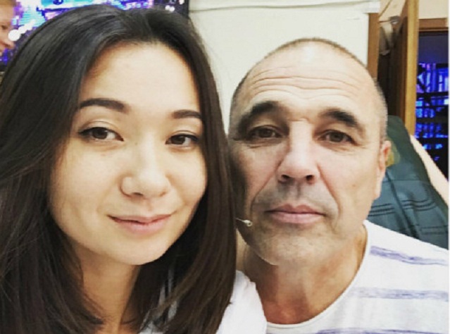 Беременная жена Дмитрия Соколова показала животик